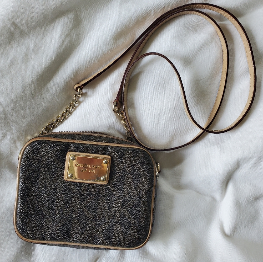 Michael Kors crossbody monogrammed jet set mini bag